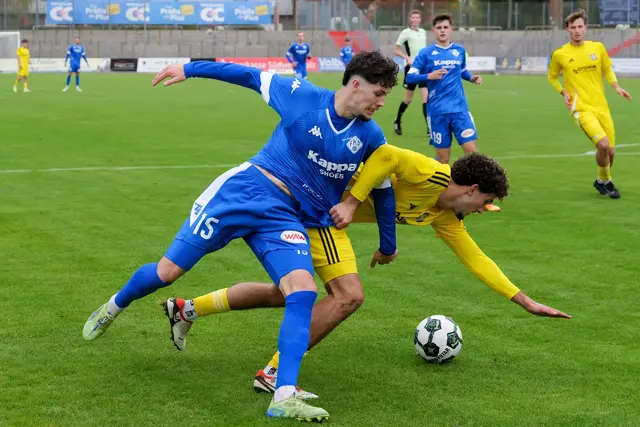 Prokopchuk vom FK Pirmasens im Zweikampf mit einem Gegenspieler. Prokopchuk erzielte beim 2:1 gegen den SV Gonsenheim das 1:0.