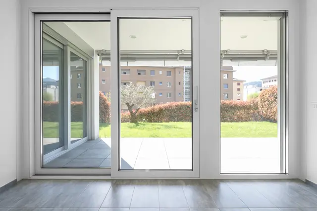 Alte Fenster können in kühlen Nächten zu spürbaren Wärmeverlusten und Zugluft führen.
 | Foto: alexandre zveiger/stock.adobe.com