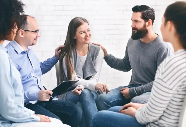 Symbolbild: Zahnarztangst kann dazu führen, dass Vorsorge und Behandlungen lange ausfallen. Mit offenen Absprachen und einem sanften Einstieg lässt sich der erste Termin oft wieder machbar planen. | Foto: Prostock-studio/stock.adobe.com