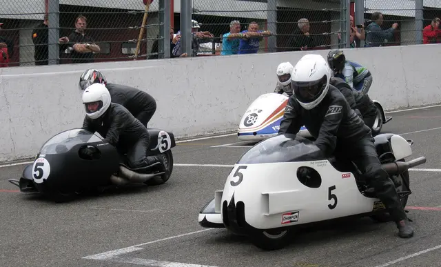 Rolf Steinhausen (rechts) wurde 1975 und 1976 Seitenwagen-Weltmeister  | Foto: Michael Sonnick