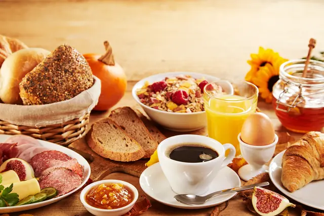 Beim Mitbringfrühstück in der „Guud Stubb“ im Goetheviertel kommen Nachbarn und Interessierte bei Kaffee, Brötchen und mitgebrachten Speisen miteinander ins Gespräch (Symbolfoto) | Foto: exclusive-design/stock.adobe.com