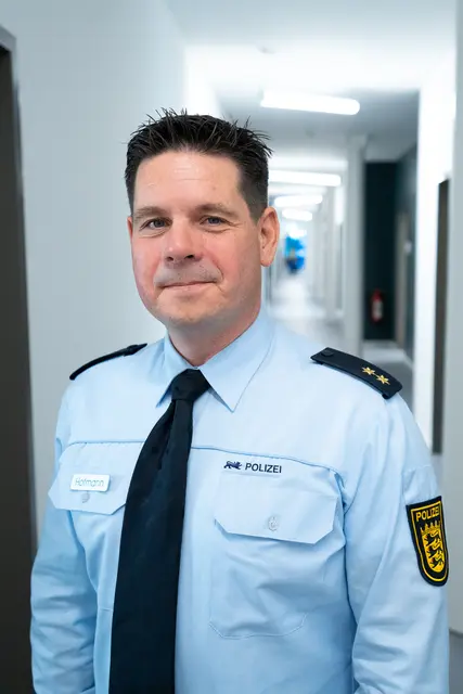 Roman Hofmann hat am 1. Oktober 2026 die Leitung des Polizeireviers Karlsruhe-Durlach übernommen. Der erfahrene Polizeioberrat war zuvor Revierleiter in Ettlingen. | Foto: Polizeipräsidium Karlsruhe