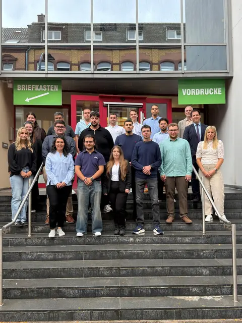 Im Finanzamt Pirmasens haben 18 Nachwuchskräfte ihre Ausbildung zur Finanzwirtin oder zum Finanzwirt begonnen. | Foto: Finanzamt Pirmasens