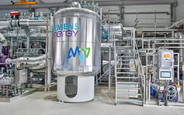 Eine MVV-Flusswärmepumpe in Mannheim: Wärmepumpen gehören zu den Technologien, die das Unternehmen für industrielle Energielösungen nennt. | Foto: MVV Energie AG, Mannheim