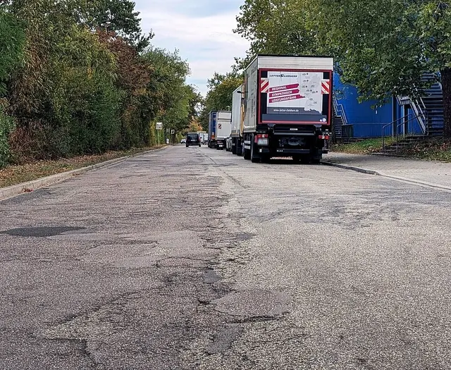 Auf der Bannwaldallee sichern Bauarbeiten die Erneuerung von Fahrbahn und Leitungen. | Foto: Stadt Karlsruhe, Monika Müller-Gmelin