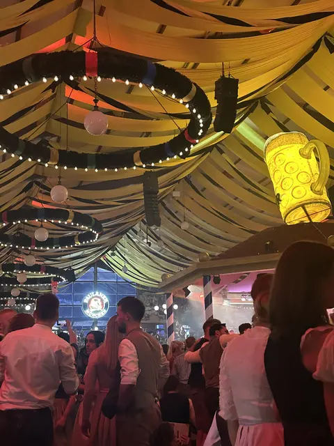Stimmung Sonntags im Paulaner mit neuen Bekanntschaften  | Foto: SM