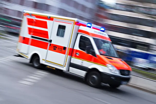 Sanitäter können nur noch den Tod des Mannes feststellen. (Symbolbild) | Foto: Nicolas Armer/dpa