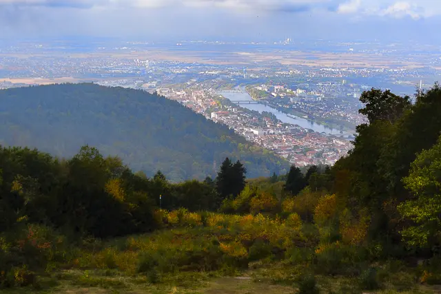 Blick vom Königstuhl auf das Neckartal und Heidelberg. | Foto: Gerhard Öfner
