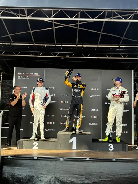 Siegerehrung GT3/GT4 | Foto: amue