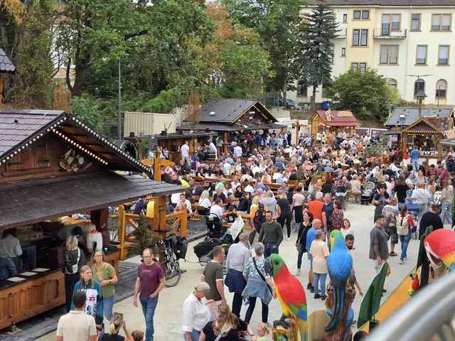 Das Deutsche Weinlesefest verbindet Weingenuss, Musik, Fahrgeschäfte und zahlreiche Veranstaltungen. | Foto: Eva Bender 