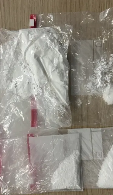 Bundespolizisten fanden bei einer Kontrolle im Bahnhof Neumünster Kokain und Amphetamin in einer Umhängetasche. Bei einer anschließenden Wohnungsdurchsuchung stellten Ermittler weitere Drogen sicher. | Foto: Bundespolizeiinspektion Flensburg