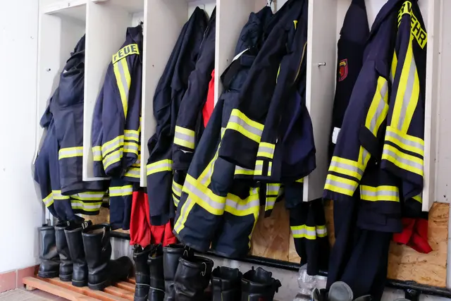 Fünf Tage nach dem verheerenden Brand meldet die Freiwillige Feuerwehr Offenbach an der Queich ihren Grundschutz wieder eigenständig einsatzbereit. | Foto: Matthias/stock.adobe.com