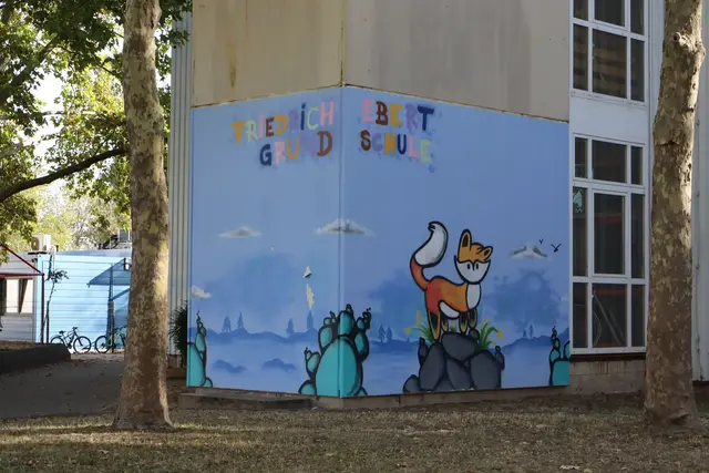 Der Abriss der Friedrich-Ebert-Grundschule ist im Gespräch, aber noch nicht beschlossene Sache.  | Foto: JG
