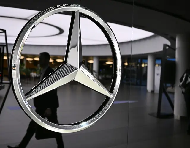 Mercedes-Benz will Kosten sparen. (Archivbild) | Foto: Bernd Weißbrod/dpa