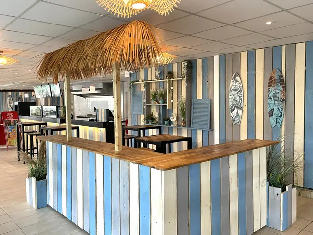 Das Schwimmbad hat geöffnet und Gäste können die Gastronomie jetzt an allen Wochentagen nutzen. | Foto: Stadt Landau