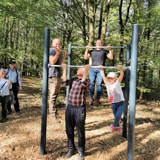 In Hütschenhausen ist das neue Wanderwegenetz Natur+Kultur mit fünf Rundwegen und vier Bewegungsstationen eröffnet worden. | Foto: Ortsgemeinde Hütschenhausen