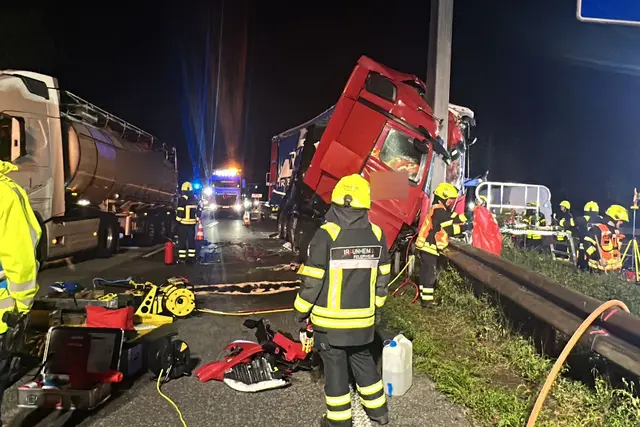 Gegen 02.35 Uhr kam es am Montagmorgen auf der A67 zu einem tödlichen Verkehrsunfall. | Foto: fdemel NEWS/dpa