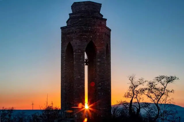 Bild 16: Sonnenuntergang am Ehrendenkmal bei Zell | Foto: Heinz Stricker