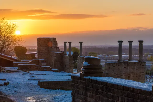 Bild 17: Sonnenaufgang am Römischen Weingut "Weilberg" in Bad Dürkheim Ungstein | Foto: Volker Fleckser