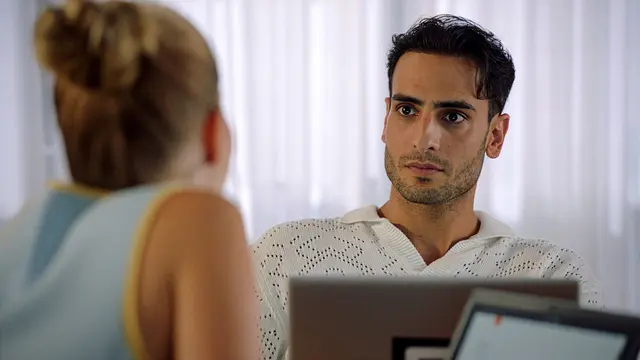 Nihat spricht bei GZSZ mit Johanna über ihre Urlaubspläne mit Jonas.
