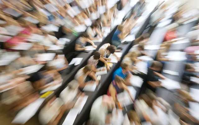 Zu Hause oder im Nachbarbundesland studieren die meisten jungen Menschen aus dem Saarland. (Symbolbild)  | Foto: Uwe Anspach/dpa
