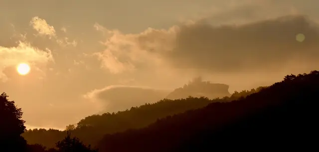 Bild 13: Sonnenaufgang neben dem Trifels aus Sicht von Wernersberg | Foto: Ronnie Hammer