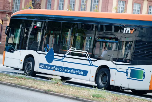 In Mannheim fahren E-Busse. | Foto: Uwe Anspach/dpa