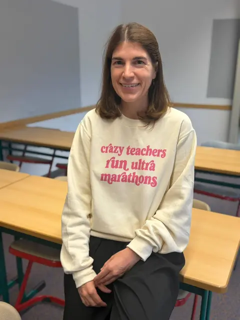 Jasmin Klein verbindet ihre Leidenschaft fürs Laufen mit ihrem Engagement für andere: Mit dem Lauf über den Pfälzer Weinsteig möchte sie eine Pilgerreise für Schülerinnen und einen Lebenshof für gerettete Tiere unterstützen | Foto: Anika Zoermer/gratis