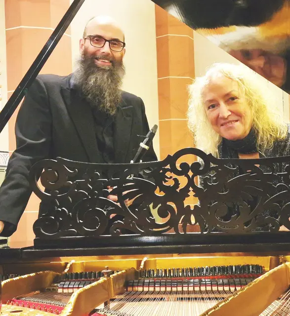 In der Stadtkirche Annweiler gibt es am Sonntag, 11. Oktober, ein Konzert mit Klezmer-Musik, Klassik und Turmführung. | Foto: Martin Graf