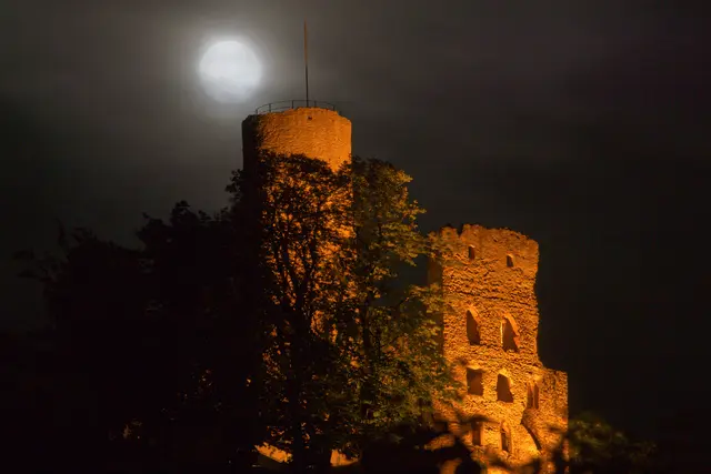 Bild 2: Strahlenburg bei Vollmond in Schriesheim | Foto: Christian Breunig