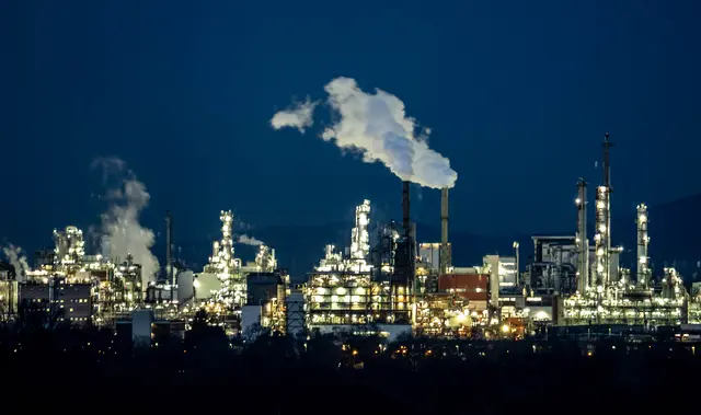Bild 12: Aktive Industrie

Dieses Bild entstand aus der Uniklinik der BG Ludwigshafen, als ich meinen besten Freund besuchte. Es zeigt die BASF in Ludwigshafen, die unendlich wichtig für die Region und gesamt Deutschland ist. | Foto: Alexander Meier