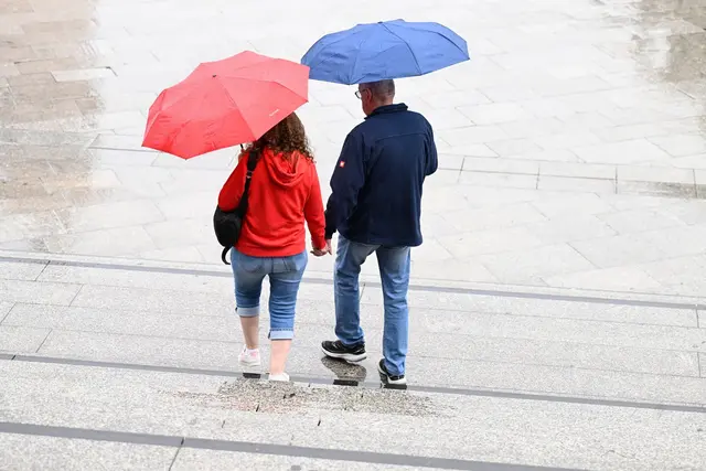 Für die kommenden Tage erwarten die Meteorologen immer wieder Regen. (Symbolbild) | Foto: Roberto Pfeil/dpa
