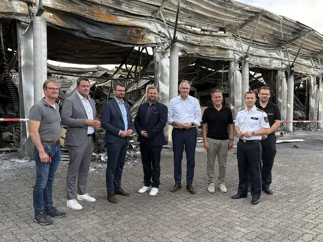 Nach dem Brand in Offenbach sagt das Land Hilfe für die Feuerwehr zu. | Foto: Verbandsgemeinde Offenbach an der Queich