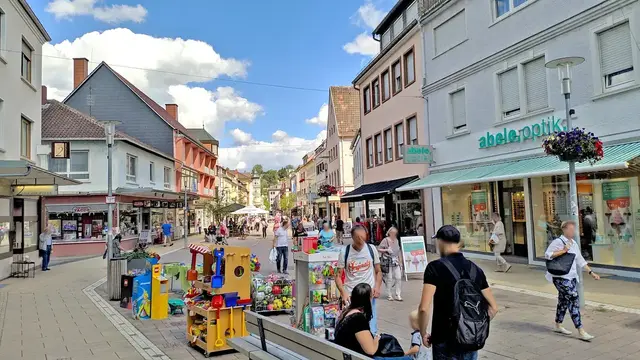In der Zweibrücker Fußgängerzone haben Polizei und Ordnungsamt am Dienstagnachmittag kontrolliert. Innerhalb von zwei Stunden stellten sie 25 Verstöße fest. | Foto: Stadt Zweibrücken
