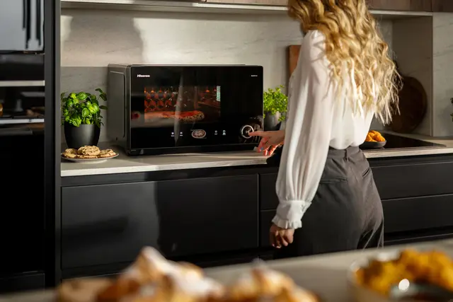 Hisense SpeedOven H28SO1: Multifunktionsofen (28 Liter) mit Mikrowelle, Heißluft, Grill und weiteren Programmen, laut Hersteller bis 230°C in rund einer Minute. | Foto: Hisense Gorenje Germany GmbH, Foto: Hisense Gorenje Germany GmbH