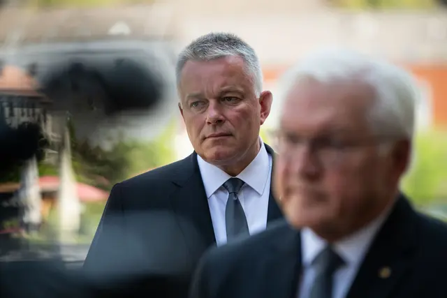 Ministerpräsident Gordon Schnieder begleitet den Bundespräsidenten auf einem Staatsbesuch nach Frankreich. (Archivbild) | Foto: Hannes P. Albert/dpa
