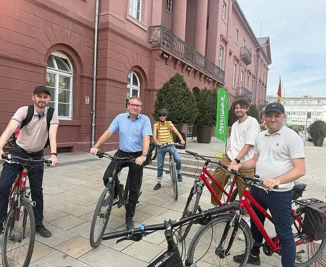Viele Menschen nutzen die Straßenbahn täglich. Das Projekt zwischen Karlsruhe und Winnyzja dreht sich um schnelleren Nahverkehr in Innenstädten. | Foto: Stadt Karlsruhe, Hauptamt