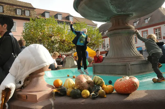 Zeitgleich mit dem Verkaufsoffenen Sonntag findet der bunte Herbstmarkt statt.   | Foto: Markus Pacher