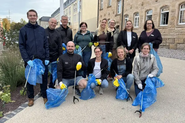 Beim gemeinsamen Müllsammeln rund um Festhalle, Ostpark und Kitas kommt oft mehr zusammen als erwartet. | Foto: Stadt Landau