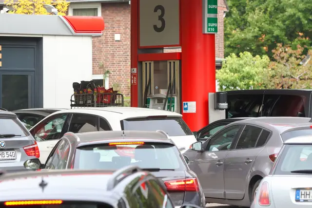 Wie stark belastet der Tankrabatt eigentlich den Landeshaushalt? (Symbolbild) | Foto: Bodo Marks/dpa