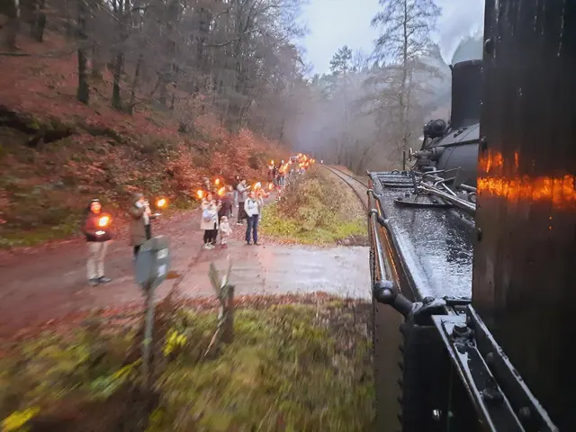 Fackelwanderung, Dampfzug und Nikolaus im Elmsteiner Tal: Das Kuckucksbähnel bietet wieder sieben Nikolausfahrten ab Neustadt an. | Foto: Jürgen Lemke/Eisenbahnmuseum der Pfalz