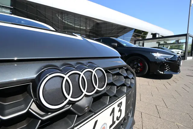 Audi fordert den Betriebsrat zu Gesprächen über die künftige Aufstellung des Unternehmens auf. (Archivbild) | Foto: Bernd Weißbrod/dpa