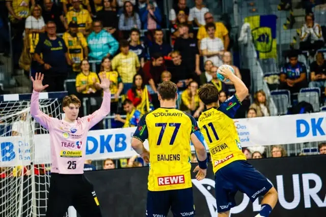 Niclas Mierzwa beim 7 Meter  | Foto: Wolfgang Neuberth