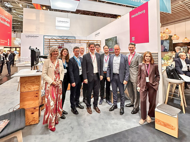 Auch dieses Jahr war das Team Heidelberg rund um Oberbürgermeister Eckart Würzner (3. von rechts) und Erstem Bürgermeister Jürgen Odszuck (Mitte) wieder auf der Expo Real vertreten. | Foto: Stadt Heidelberg