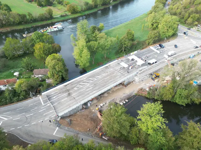 Die neue Brücke über die Murr ist laut Angaben der Behörden die erste «Expressbrücke» in Baden-Württemberg. | Foto: Bernd Weißbrod/dpa