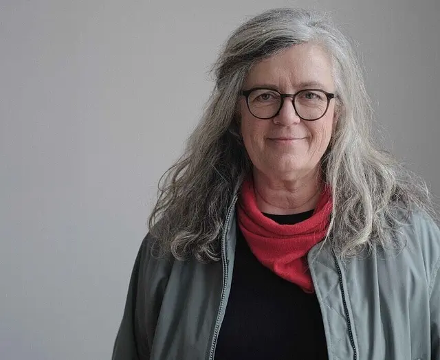 In der Bücherei findet eine Lesung mit Publikum statt. | Foto: Christian Werner