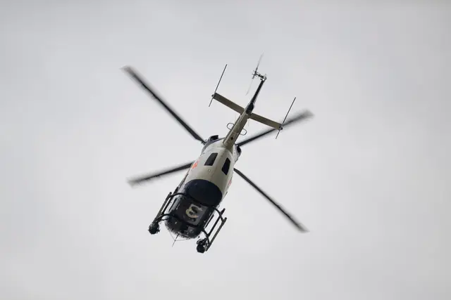 Der Hubschrauber war auf der Suche nach einer vermissten Seniorin. (Symbolbild) | Foto: Boris Roessler/dpa