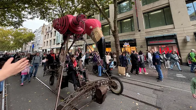 Verkaufsoffener Sonntag Karlsruhe: Auch beim Stadtfest 2026 sorgen Walkacts und internationale Straßenkunst für besondere Momente - wie auf diesem Foto aus dem vergangenen Jahr.   | Foto: Thorsten Kornmann (2025)