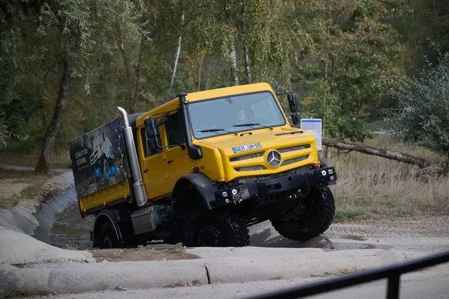 Der Unimog entwickelte sich in den vergangenen Jahrzehnten zu einem sehr vielseitigen Fahrzeug. | Foto: Marijan Murat/dpa