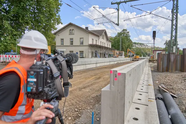 Die Generalsanierung der Bahnstrecke zwischen Troisdorf und Wiesbaden ist seit wenigen Wochen im vollen Gang. (Archivbild) | Foto: Sascha Ditscher/dpa